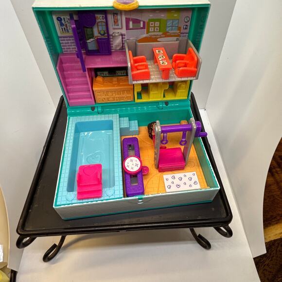 2018 Polly Pocket Micro Mini Middle School Compact GFM48. 1 DOLL - Picture 7 of 9